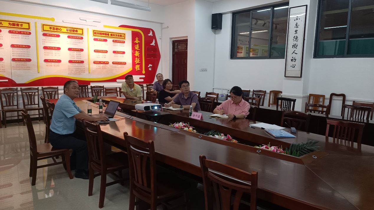 图片包含 室内, 桌子, 房间, 食物描述已自动生成