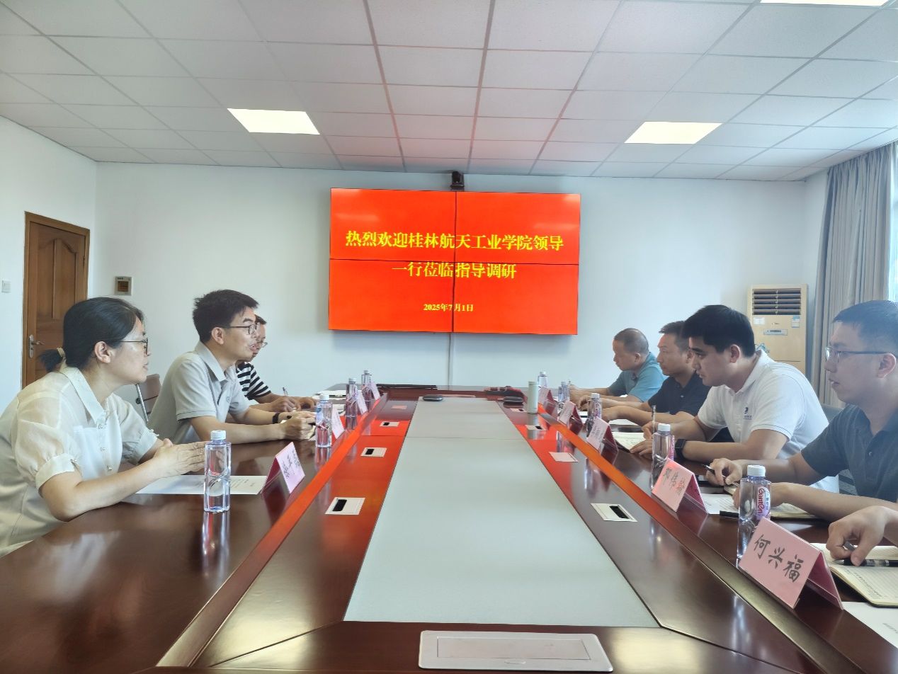 会议室里的人们描述已自动生成